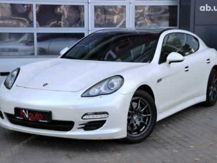 Белый Порше Панамера, объемом двигателя 4.8 л и пробегом 122 тыс. км за 18900 $, фото 1 на Automoto.ua