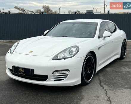 Белый Порше Панамера, объемом двигателя 4.81 л и пробегом 168 тыс. км за 21900 $, фото 1 на Automoto.ua