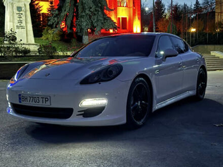 Белый Порше Панамера, объемом двигателя 4.81 л и пробегом 169 тыс. км за 23999 $, фото 1 на Automoto.ua