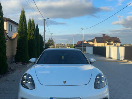 Белый Порше Панамера, объемом двигателя 3 л и пробегом 104 тыс. км за 49500 $, фото 1 на Automoto.ua