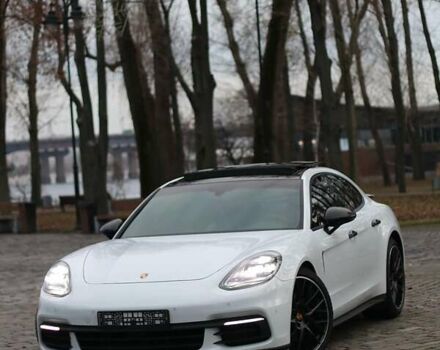 Белый Порше Панамера, объемом двигателя 3 л и пробегом 127 тыс. км за 47500 $, фото 1 на Automoto.ua