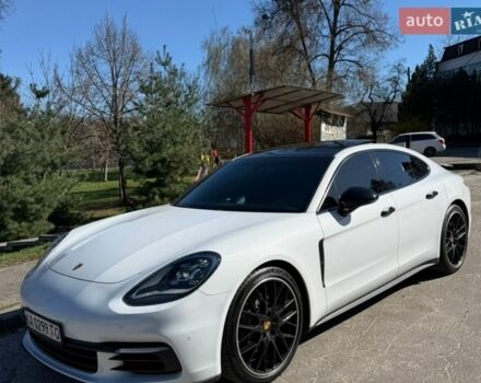 Белый Порше Панамера, объемом двигателя 3 л и пробегом 129 тыс. км за 52000 $, фото 1 на Automoto.ua