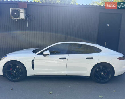 Белый Порше Панамера, объемом двигателя 3 л и пробегом 100 тыс. км за 49900 $, фото 1 на Automoto.ua