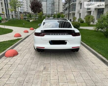 Білий Порше Panamera, об'ємом двигуна 3 л та пробігом 98 тис. км за 58000 $, фото 1 на Automoto.ua