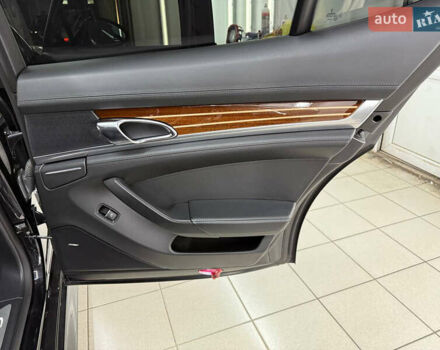 Чорний Порше Panamera, об'ємом двигуна 4.81 л та пробігом 151 тис. км за 23000 $, фото 28 на Automoto.ua