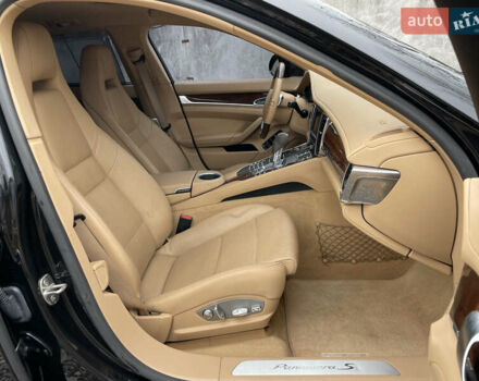 Черный Порше Панамера, объемом двигателя 3 л и пробегом 130 тыс. км за 23490 $, фото 17 на Automoto.ua