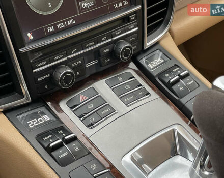 Черный Порше Панамера, объемом двигателя 3 л и пробегом 130 тыс. км за 23490 $, фото 31 на Automoto.ua