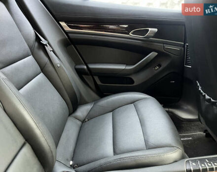 Чорний Порше Panamera, об'ємом двигуна 3.61 л та пробігом 139 тис. км за 39000 $, фото 25 на Automoto.ua