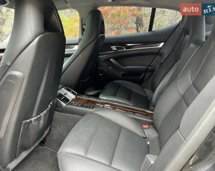 Чорний Порше Panamera, об'ємом двигуна 3.61 л та пробігом 139 тис. км за 39000 $, фото 26 на Automoto.ua
