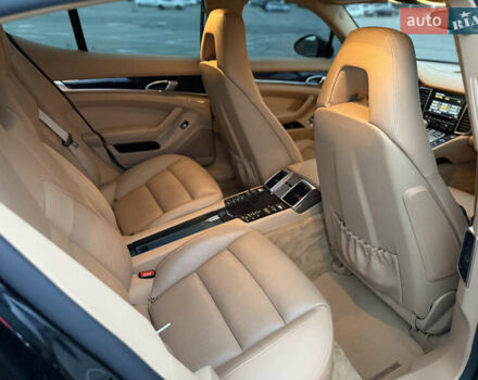 Чорний Порше Panamera, об'ємом двигуна 3.6 л та пробігом 186 тис. км за 25999 $, фото 76 на Automoto.ua
