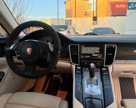 Чорний Порше Panamera, об'ємом двигуна 3 л та пробігом 147 тис. км за 27000 $, фото 6 на Automoto.ua