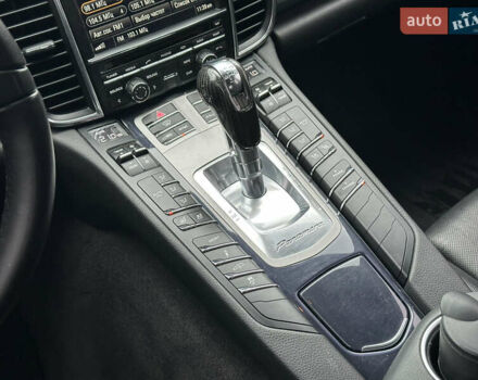 Чорний Порше Panamera, об'ємом двигуна 3 л та пробігом 181 тис. км за 39890 $, фото 51 на Automoto.ua