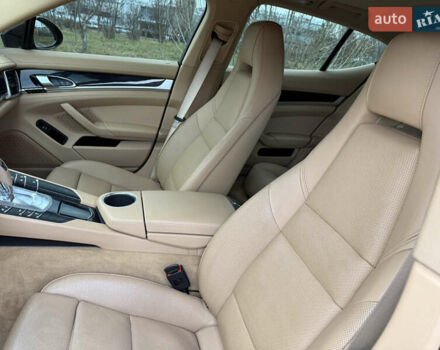 Чорний Порше Panamera, об'ємом двигуна 3.6 л та пробігом 186 тис. км за 25999 $, фото 16 на Automoto.ua