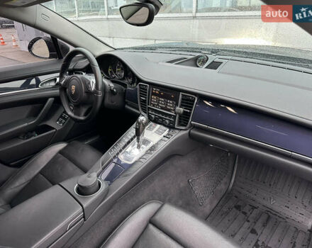 Чорний Порше Panamera, об'ємом двигуна 3 л та пробігом 181 тис. км за 39890 $, фото 44 на Automoto.ua