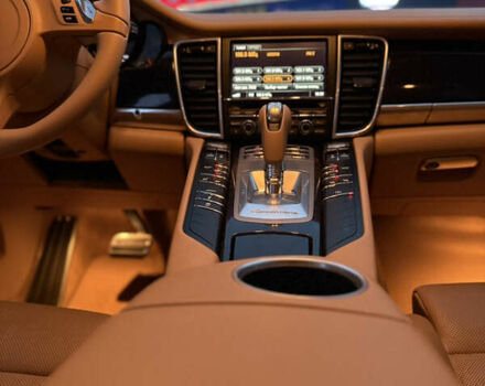 Чорний Порше Panamera, об'ємом двигуна 3.6 л та пробігом 186 тис. км за 25999 $, фото 51 на Automoto.ua