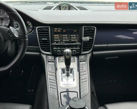 Чорний Порше Panamera, об'ємом двигуна 3 л та пробігом 181 тис. км за 39890 $, фото 49 на Automoto.ua