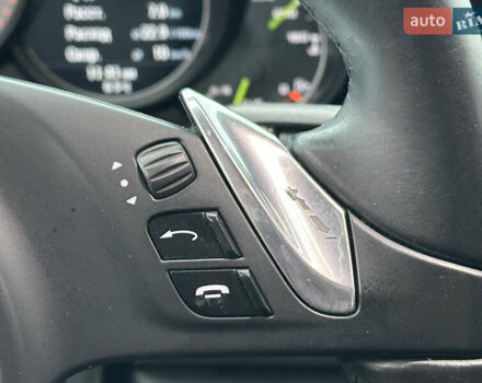 Чорний Порше Panamera, об'ємом двигуна 3 л та пробігом 181 тис. км за 39890 $, фото 56 на Automoto.ua
