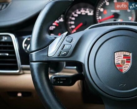 Чорний Порше Panamera, об'ємом двигуна 3 л та пробігом 101 тис. км за 28500 $, фото 35 на Automoto.ua