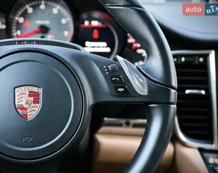 Чорний Порше Panamera, об'ємом двигуна 3 л та пробігом 101 тис. км за 28500 $, фото 34 на Automoto.ua