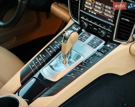 Черный Порше Панамера, объемом двигателя 3 л и пробегом 101 тыс. км за 25000 $, фото 24 на Automoto.ua