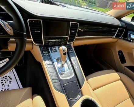 Чорний Порше Panamera, об'ємом двигуна 3 л та пробігом 100 тис. км за 27000 $, фото 10 на Automoto.ua