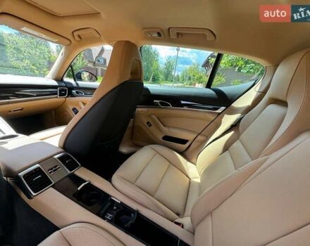 Чорний Порше Panamera, об'ємом двигуна 3 л та пробігом 100 тис. км за 27000 $, фото 14 на Automoto.ua