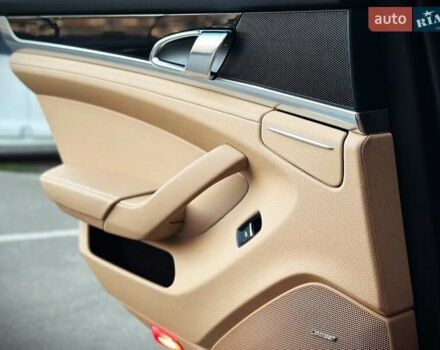 Чорний Порше Panamera, об'ємом двигуна 3 л та пробігом 101 тис. км за 28500 $, фото 24 на Automoto.ua