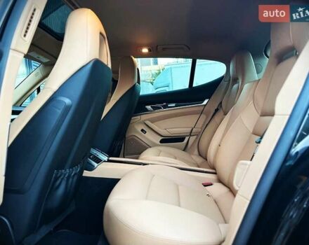 Чорний Порше Panamera, об'ємом двигуна 3 л та пробігом 101 тис. км за 28500 $, фото 23 на Automoto.ua