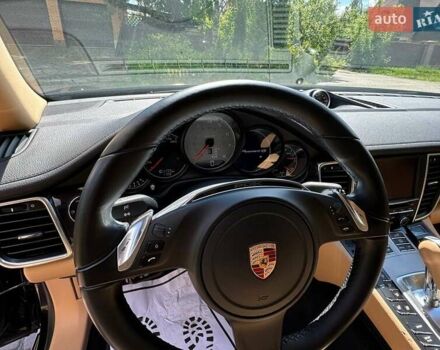 Чорний Порше Panamera, об'ємом двигуна 3 л та пробігом 100 тис. км за 27000 $, фото 9 на Automoto.ua