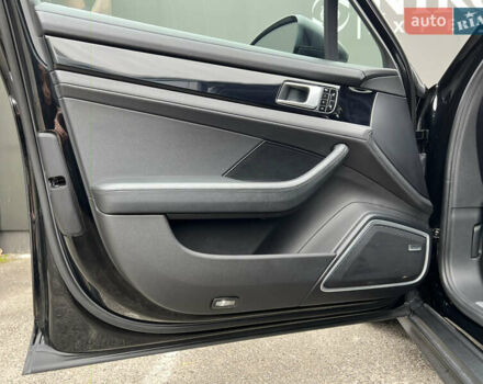 Чорний Порше Panamera, об'ємом двигуна 3 л та пробігом 108 тис. км за 55000 $, фото 31 на Automoto.ua