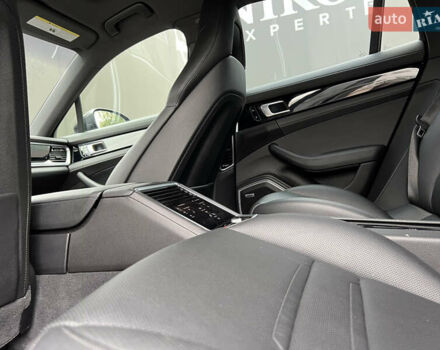 Чорний Порше Panamera, об'ємом двигуна 3 л та пробігом 108 тис. км за 55000 $, фото 24 на Automoto.ua