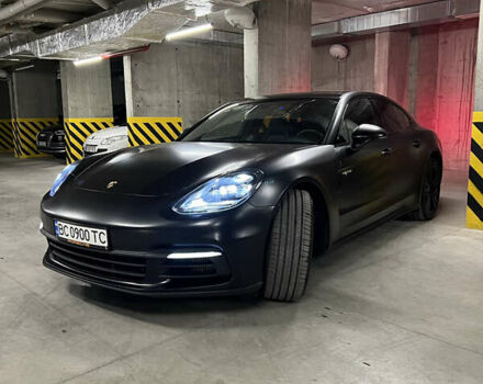 Чорний Порше Panamera, об'ємом двигуна 3 л та пробігом 107 тис. км за 55000 $, фото 1 на Automoto.ua
