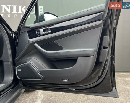 Чорний Порше Panamera, об'ємом двигуна 3 л та пробігом 108 тис. км за 55000 $, фото 30 на Automoto.ua