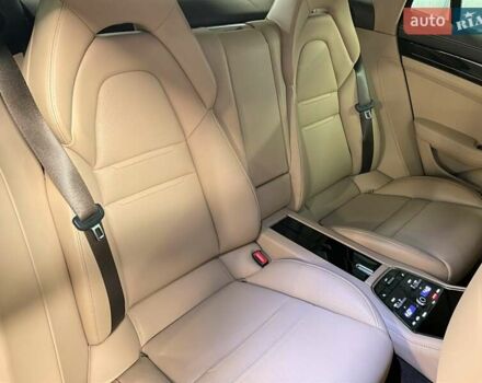 Чорний Порше Panamera, об'ємом двигуна 2.89 л та пробігом 21 тис. км за 91965 $, фото 41 на Automoto.ua