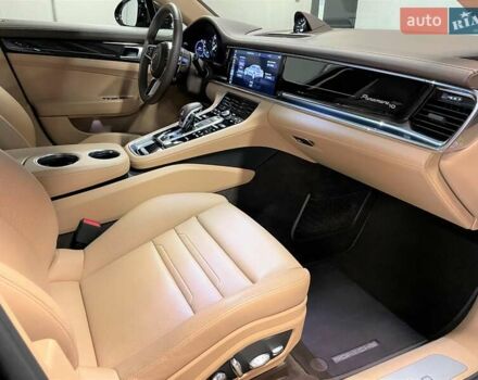 Чорний Порше Panamera, об'ємом двигуна 2.89 л та пробігом 21 тис. км за 91965 $, фото 42 на Automoto.ua