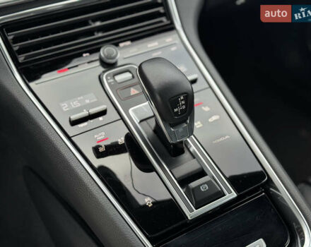 Чорний Порше Panamera, об'ємом двигуна 2.9 л та пробігом 37 тис. км за 89000 $, фото 22 на Automoto.ua