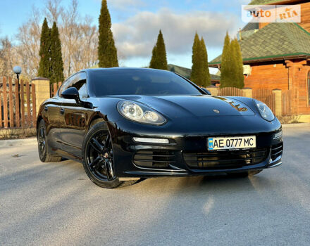 Чорний Порше Panamera, об'ємом двигуна 3 л та пробігом 60 тис. км за 40900 $, фото 1 на Automoto.ua