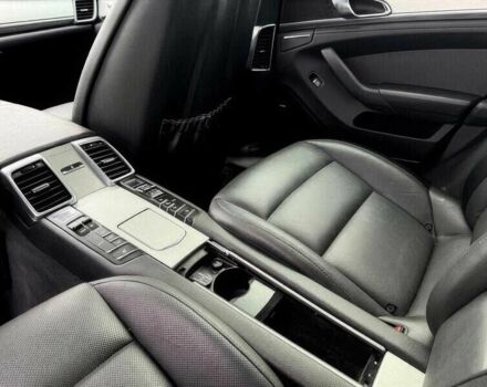 Чорний Порше Panamera, об'ємом двигуна 4.8 л та пробігом 89 тис. км за 11000 $, фото 9 на Automoto.ua