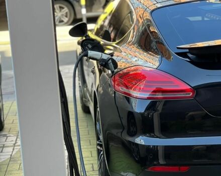 Чорний Порше Panamera, об'ємом двигуна 3 л та пробігом 185 тис. км за 28552 $, фото 5 на Automoto.ua