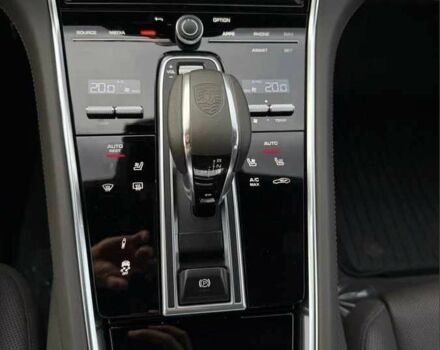 Чорний Порше Panamera, об'ємом двигуна 4 л та пробігом 29 тис. км за 119330 $, фото 21 на Automoto.ua