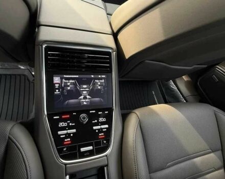 Чорний Порше Panamera, об'ємом двигуна 4 л та пробігом 29 тис. км за 119330 $, фото 18 на Automoto.ua