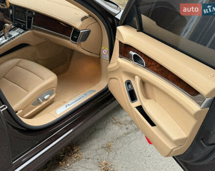 Коричневый Порше Панамера, объемом двигателя 3.61 л и пробегом 81 тыс. км за 21500 $, фото 23 на Automoto.ua