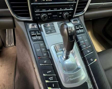 Коричневий Порше Panamera, об'ємом двигуна 3 л та пробігом 73 тис. км за 10900 $, фото 10 на Automoto.ua