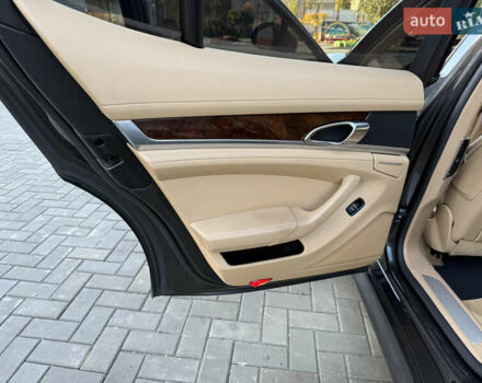 Порше Панамера 2011 в Кривом Роге на Automoto.ua Серый Порше Панамера, объемом двигателя 3.61 л и пробегом 135 тыс. км за 21000 $, фото 21 на Automoto.ua