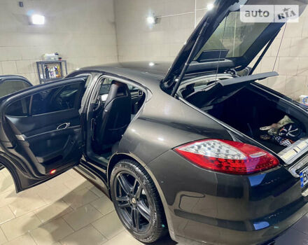 Сірий Порше Panamera, об'ємом двигуна 2.97 л та пробігом 225 тис. км за 32500 $, фото 10 на Automoto.ua