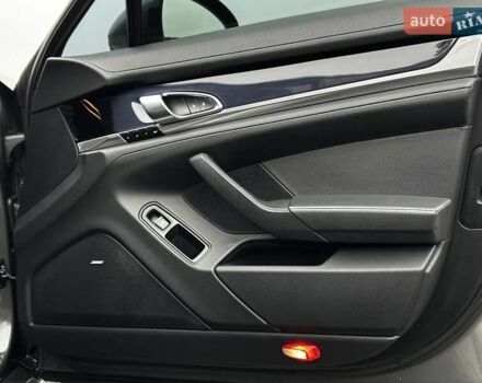 Сірий Порше Panamera, об'ємом двигуна 3 л та пробігом 192 тис. км за 22999 $, фото 47 на Automoto.ua