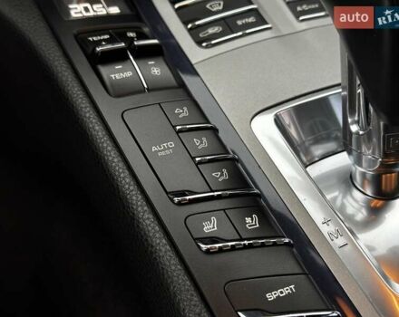 Сірий Порше Panamera, об'ємом двигуна 3 л та пробігом 192 тис. км за 22999 $, фото 33 на Automoto.ua