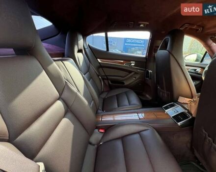 Сірий Порше Panamera, об'ємом двигуна 3.61 л та пробігом 180 тис. км за 30000 $, фото 14 на Automoto.ua