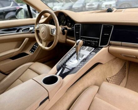 Сірий Порше Panamera, об'ємом двигуна 3 л та пробігом 98 тис. км за 19300 $, фото 2 на Automoto.ua