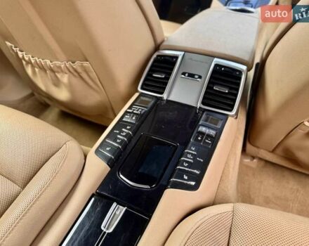 Сірий Порше Panamera, об'ємом двигуна 3 л та пробігом 98 тис. км за 18900 $, фото 13 на Automoto.ua